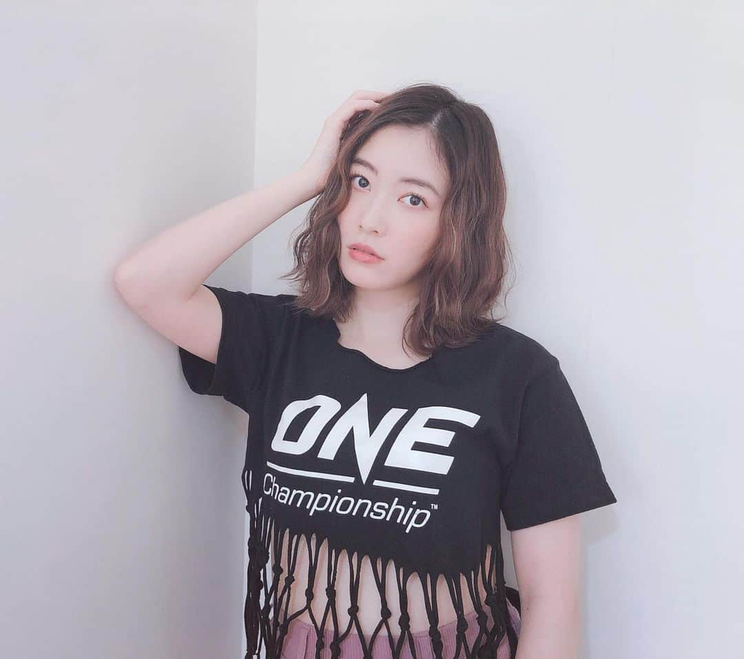 松井珠理奈さんのインスタグラム写真 - (松井珠理奈Instagram)「Tシャツ切って結んでフリンジ作ると可愛いよ❤️ #Tシャツアレンジ #フリンジ #onechampionship」2月1日 19時50分 - jurinamatsui3