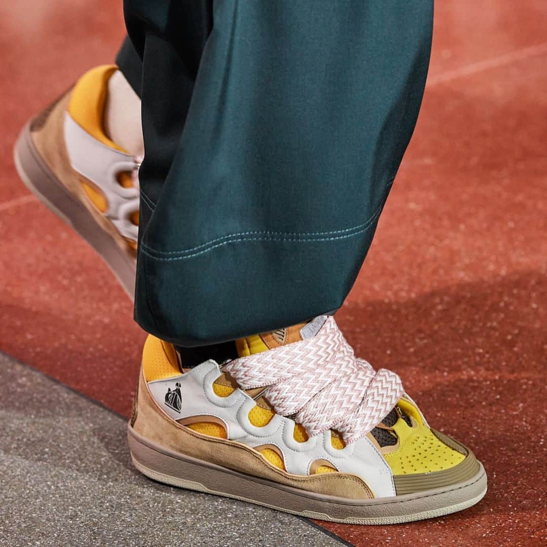 ランバンのインスタグラム：「Loving tribute to the skateboarding culture, the CURB sneakers are dedicated to the free-wheeling Californian youth from the 1990’s. #LanvinFW20 #Pfw #Lanvin」