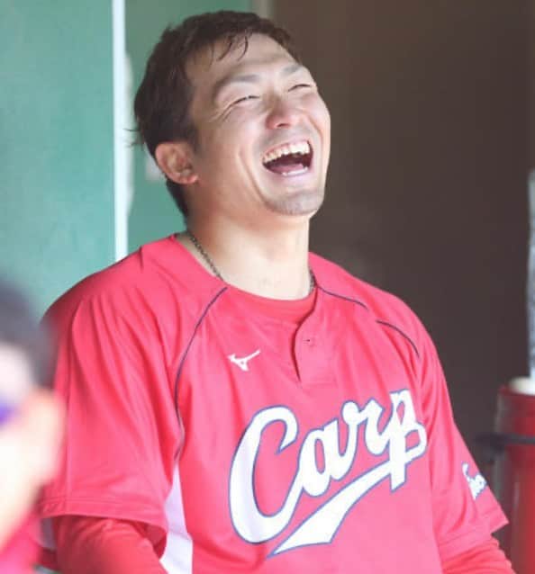 地方民のカープ女子のインスタグラム：「・ いよいよ今日からキャンプ😎⚾️ ・ 現地は行けないから明日はゆっくり中継でもみて楽しもう🥺 ・ #鈴木誠也 #広島東洋カープ#広島カープ#カープ#carp #日刊スポーツより」