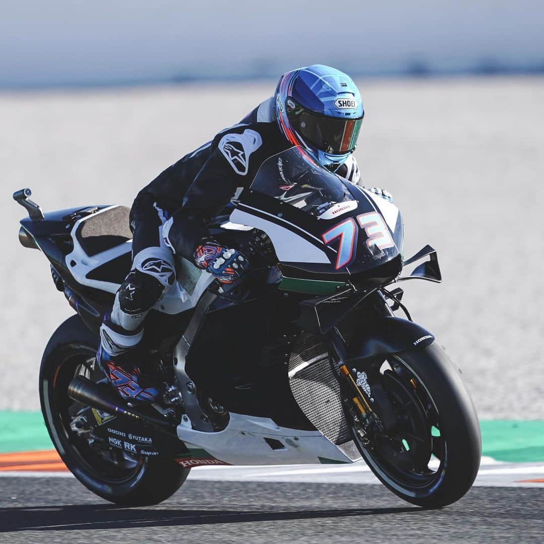 レプソル・ホンダのインスタグラム：「Back to work 🛠 . . . #SepangTest #MotoGP #Repsol #Honda #Racing #RepsolHonda #HRC #RC213V #AM73 #AlexMarquez #ThePowerOfDreams #Racing #Motorcycle #Sepang #Rookie #Future」