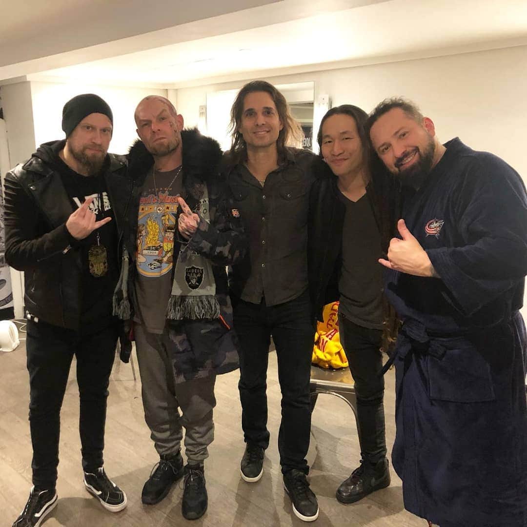 DragonForceさんのインスタグラム写真 - (DragonForceInstagram)「Great hang! @hermanli with @zoltanbathory @ivanmoody @5fdp / @kikoloureiro @megadeth / @andyjamesguitar in London. A quick stop before the @dragonforcehq tour with @frozencrownofficial @athanasiametal」2月1日 20時06分 - dragonforcehq