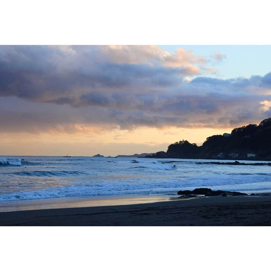 中山美香さんのインスタグラム写真 - (中山美香Instagram)「雨晴曇、盛り沢山な天気の中。 お花見、足湯に露天風呂、河津名物わさび丼。 河津を満喫した1日となりました😊 . . . #河津桜 #桜 #河津 #伊豆 #わさび丼  #海 #温泉 #足湯 #露天風呂 #伊豆急  #伊豆七島 #次は島へ行きたいな と #cherryblossom #flower #kawazu #izu」2月1日 20時08分 - mika5nakayama