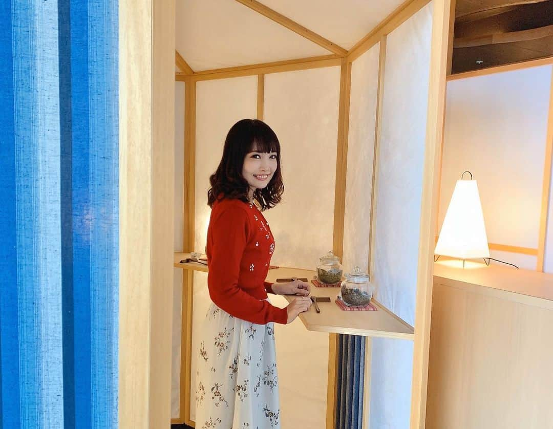 浅井麻里さんのインスタグラム写真 - (浅井麻里Instagram)「🍵🍵﻿ ﻿ 2個前の投稿で、﻿ 『旅色 HOTEL STYLE BOOK』の﻿ モデルを務めてるお知らせしたんだけど、﻿ ﻿ その撮影で宿泊させていただいた﻿ 星野リゾート「界 遠州」での滞在記を、﻿ 旅記事にまとめました❤️_φ(･_･﻿ ﻿ 同じく「旅色」Webサイトで公開中🎵 ﻿ ﻿ モデルとしてのWebマガジンページとは﻿ また違う目線での界 遠州を綴ったので、﻿ 豪華で感動的な美味しさの絶品料理﻿ (ここに載せた以外も記事に入れてます！)や、﻿ 界 遠州が提唱してる〝入浴お茶三煎〟﻿ 〝ご当地楽〟などなど🍵﻿ わたしが撮った盛りだくさんの写真と一緒に﻿ 至福の時を執筆しました！✨✏️﻿ ﻿ 心を込めていーっぱい書いたから、﻿ ぜひ読んでね💕😊﻿ (ストーリーやハイライトからとべます📝)﻿ ﻿ ﻿ #旅色#界#界遠州#星野リゾート#温泉旅館#旅行雑誌#旅雑誌#モデル#星野リゾート界#温泉旅行#タビノタネ#東京女子部#trip#travel#hotel」2月1日 20時11分 - mari_asai_625