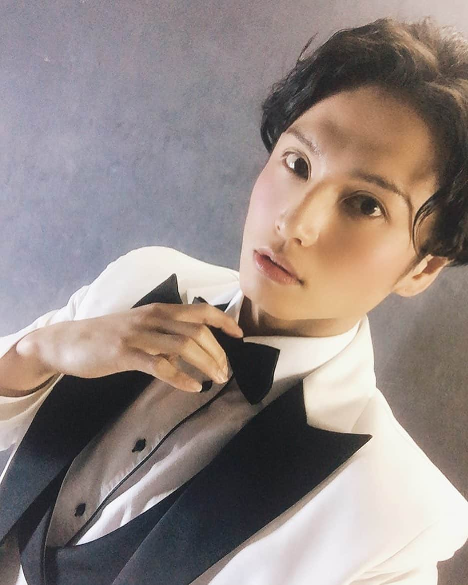 友常勇気さんのインスタグラム写真 - (友常勇気Instagram)「Finished! Thank you for coming😆️🎊 The play comes to a close tomorrow. I'll do my best tomorrow,too! #家族と呼ばないで #本日も終了致しました #ご来場誠に #ありがとう御座いました #明日は千秋楽 #友常勇気 #変わらず明日も生き抜きます」2月1日 20時37分 - yuki_tomotsune