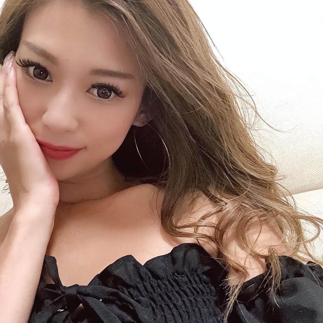長谷川唯のインスタグラム：「・ ・ 今日はちょっとsexy系にしてみた💋💄💋マツエクもリペアしてきたよ❤︎ @salon__ef__official ボリュームラッシュで目頭から121314で付けたよん❤︎ ・ ・ #今日ははやく寝よう #me #マツエク #マツエクデザイン #happy #today #love #instagood」