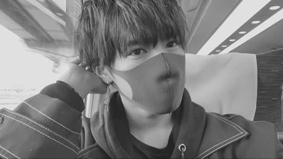 のインスタグラム：「Thank you for coming the event.  来てくれてありがとう！ コメント読見たいからぜひ書いて🥳 . . . . #Tiktok #TOKYO #渋谷 #Shibuya #新幹線 #黒マスク #yuyaotani #大谷悠哉 #エモい #エモい写真  #セクラバ」