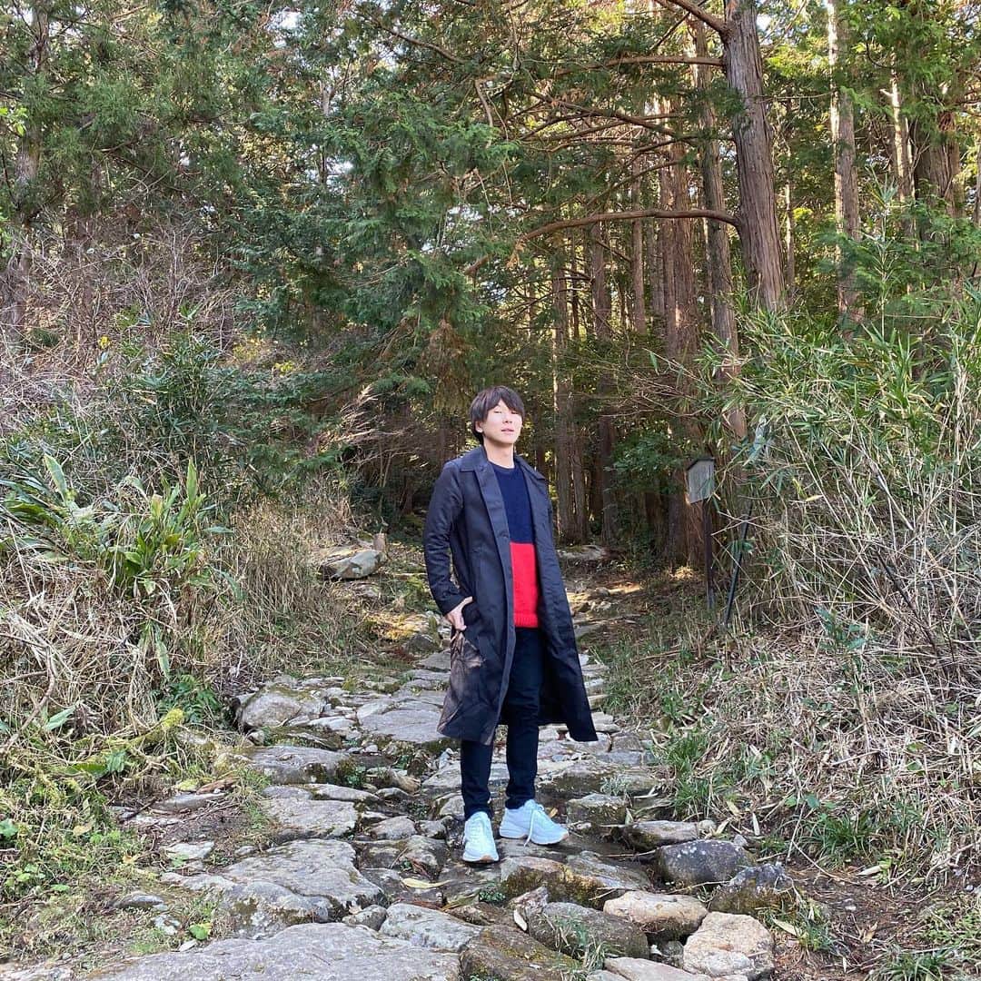 古市憲寿さんのインスタグラム写真 - (古市憲寿Instagram)「3分間だけ熊野古道に行ってきました。　#紀北町 #馬越峠 #熊野古道 #ポーズつけそこなう」2月1日 21時14分 - poe1985