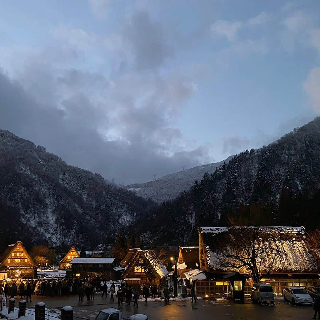 都築青空さんのインスタグラム写真 - (都築青空Instagram)「『四季の五箇山 雪あかり2020』 世界遺産・菅沼合掌造り集落冬のライトアップへ☃️ . . 一面雪景色の合掌造りが めちゃめちゃ綺麗だった！ . . 夜ご飯に食べた いわなの塩焼きも美味しかった😋 . . 📍富山県南砺市 『五箇山 雪あかり2020』 . .  #南砺市 #富山県南砺市 #pr #富山県 #富山旅行 #国内旅行 #旅行好き #北陸旅行 #北陸 #travel #trip #日本海 #五箇山 #五箇山雪あかり2020  #雪あかり #合掌造り #富山グルメ #あおぞら旅日記」2月1日 21時21分 - aozora723