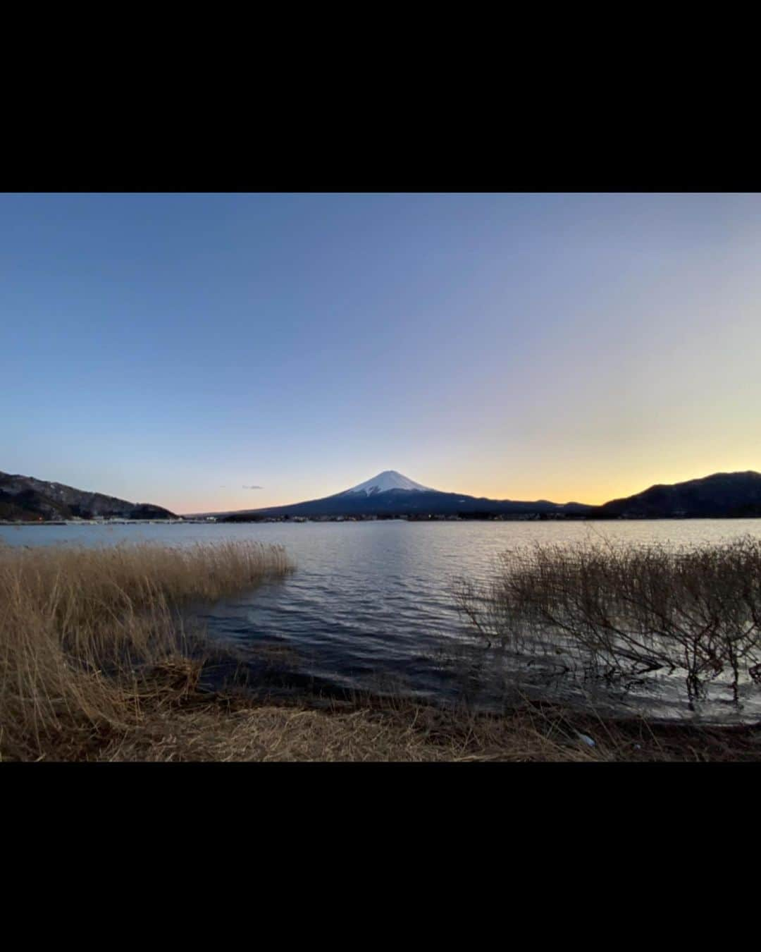 KEIさんのインスタグラム写真 - (KEIInstagram)「リフレッシュ旅行@河口湖🇯🇵 . その日その時にあった完璧なデートプランを考えるのが趣味で！！(笑) 今回は富士山が大好きな親友に向けて💜(私彼氏かよw) . この絶景ポジション実は、 富士山をよく撮るカメラマンさんの写真集を 本屋さんで沢山見て探して見つけた、 超穴場スポットなの！！！！！ そこまでデートプランこだわるよ(笑) . お陰で貸し切りで日が落ちていく所堪能しました🤤🇯🇵 . . #cyberjapan #cjd_kei #cjd #サイバージャパン #サイバージャパンダンサーズ #富士山　#河口湖 #旅行　#けいさんぽ #けいでーと　#デートプラン」2月1日 21時32分 - kei_oktwins