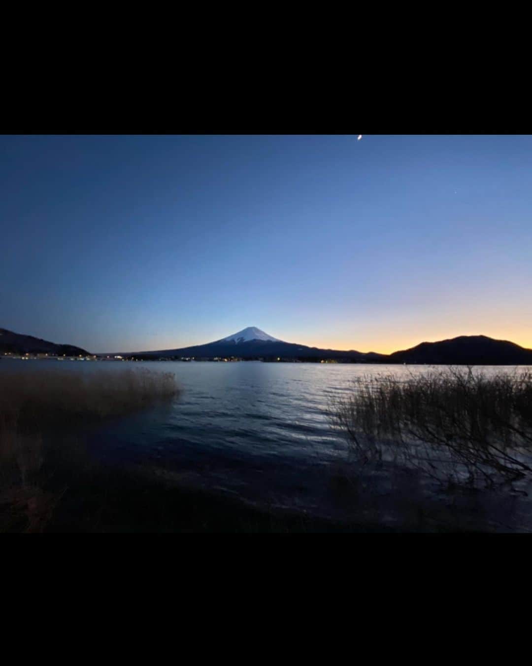 KEIさんのインスタグラム写真 - (KEIInstagram)「リフレッシュ旅行@河口湖🇯🇵 . その日その時にあった完璧なデートプランを考えるのが趣味で！！(笑) 今回は富士山が大好きな親友に向けて💜(私彼氏かよw) . この絶景ポジション実は、 富士山をよく撮るカメラマンさんの写真集を 本屋さんで沢山見て探して見つけた、 超穴場スポットなの！！！！！ そこまでデートプランこだわるよ(笑) . お陰で貸し切りで日が落ちていく所堪能しました🤤🇯🇵 . . #cyberjapan #cjd_kei #cjd #サイバージャパン #サイバージャパンダンサーズ #富士山　#河口湖 #旅行　#けいさんぽ #けいでーと　#デートプラン」2月1日 21時32分 - kei_oktwins