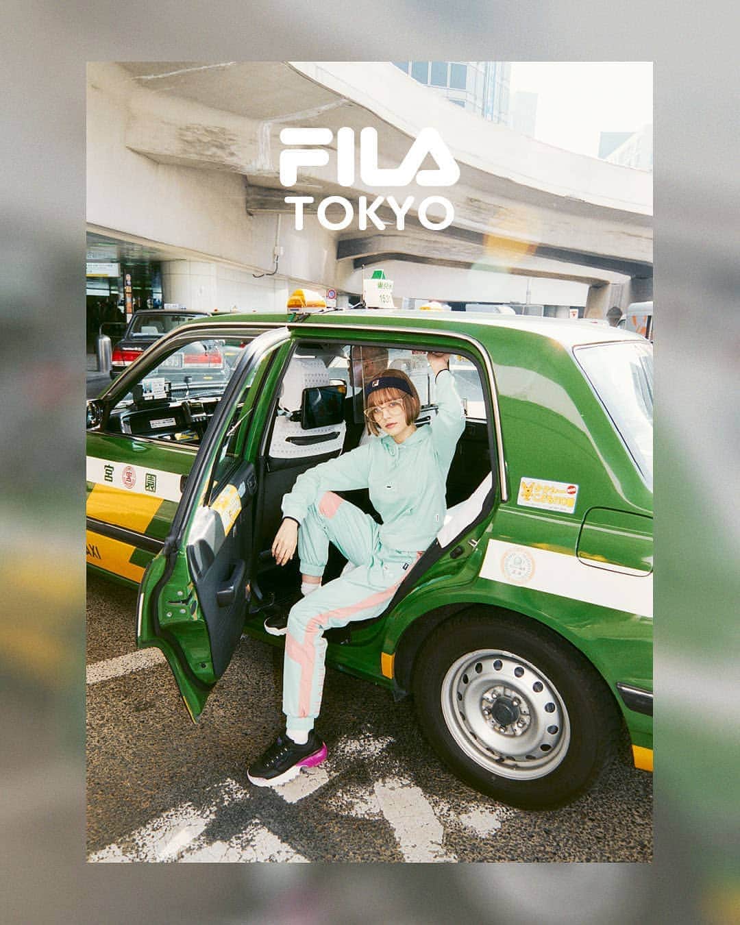 ダコタ・ローズ（ダコちゃん）のインスタグラム：「FILAアンバサダーに就任しました！ 渋谷のど真ん中で撮影するのがひさしぶりで楽しかった♡  公式アカウントではアザーカットや他のアンバサダーも随時公開されますのでFILAのアカウントも是非チェックしてみてください！  #FILA #フィラ #フィラ倶楽部 #TOKYO #トウキョー #フィラコーデ #スニーカー #渋谷」