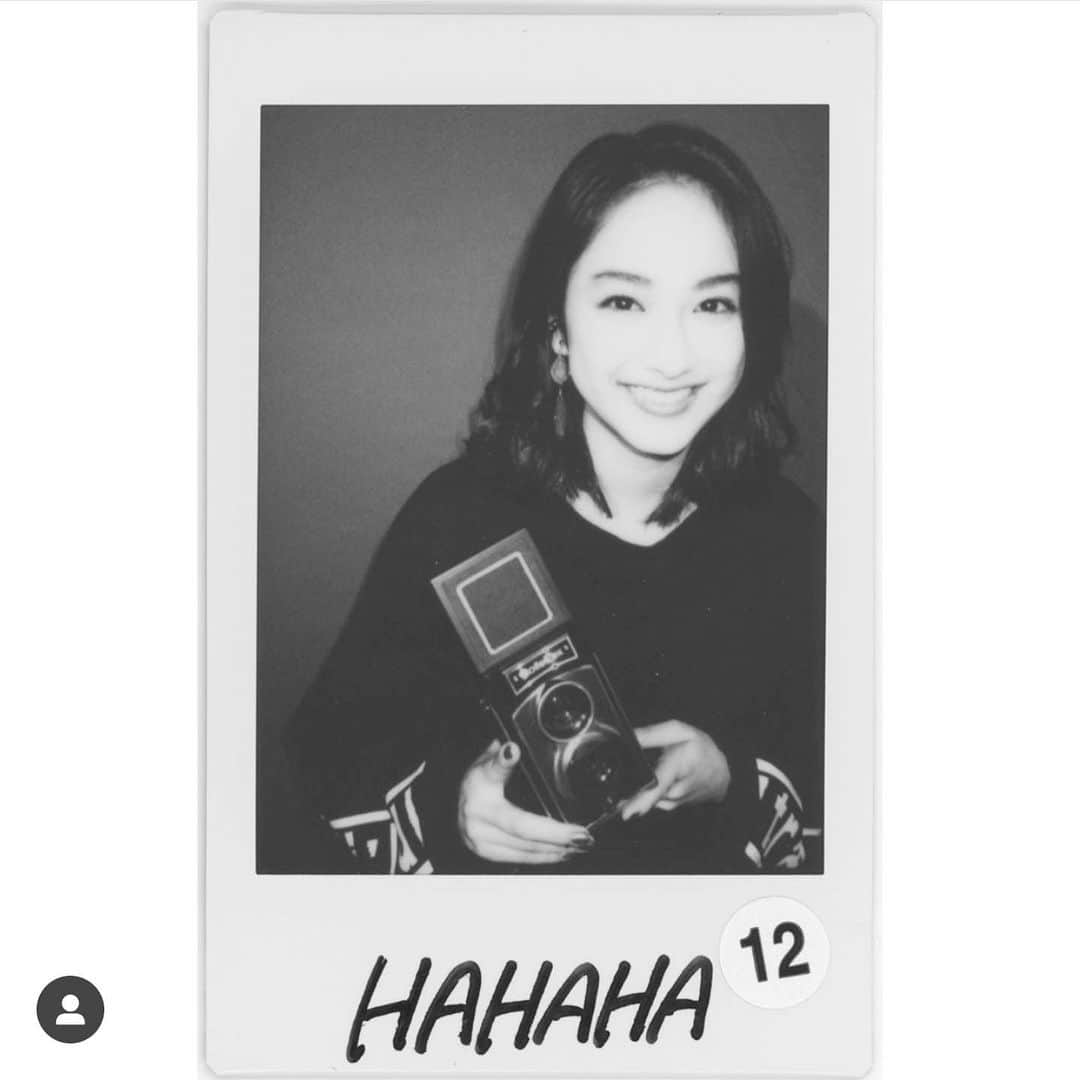 平祐奈さんのインスタグラム写真 - (平祐奈Instagram)「FILM is ART 今日からTシャツも期間限定販売してます！ ネット予約なのでタグ付けしている公式アカウントからCHECKしてみてね🕴 男女兼用で着れまーす！ 着たらぜひ見せてね☺︎」2月1日 21時50分 - yunataira_official