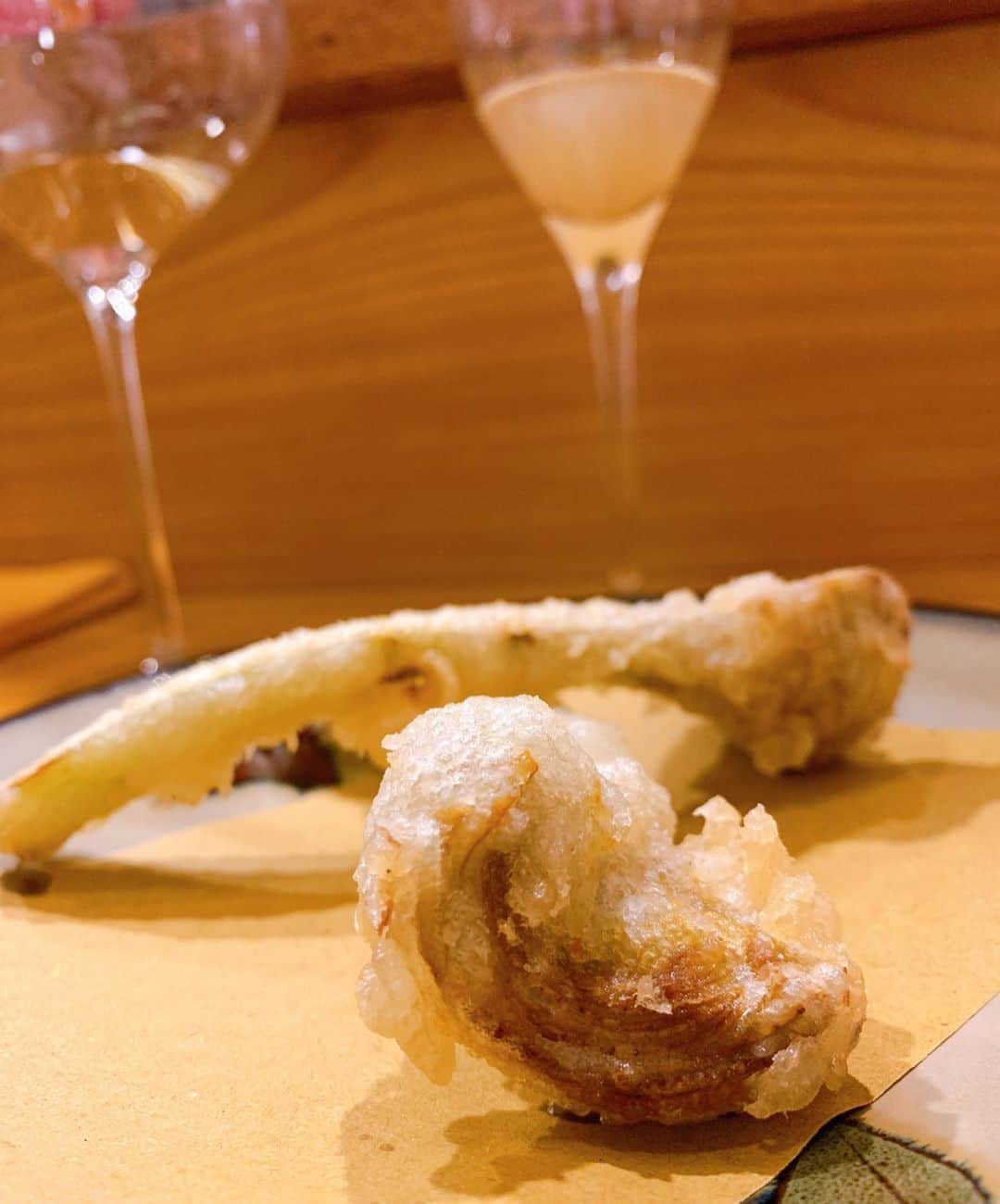 濱野りれさんのインスタグラム写真 - (濱野りれInstagram)「'Mesebaba'🌹 -Located in Kamedo, the best Italian restaurant for me. Chef Takayama's world is amazed every time!! The olive oil used in most of the cuisines is a must have item in my house too💕 -— -— 亀戸にあるイタリアン#メゼババ 味付けがオリーブと塩だけのものが多いいのにしっかりと記憶に刻まれてく料理たち...東京で一番好きなイタリアンなの💗 ここのオリーブオイルは我が家でも大活躍してます✨ なかなか予約が難しいお店だけど次も楽しみにしてますね😻💗 -— -— #rirelog#mesebaba#kameido#tokyoeats #italianrestaurant #italianintokyo#tokyogourmet#tokyojapan#eatlover#loveitalianfood#VERSACE#constance#hermesconstance#chanelclothes #東京グルメ#亀戸グルメ#亀戸#予約困難店#イタリアン#イタリアンレストラン」2月1日 21時43分 - riregram