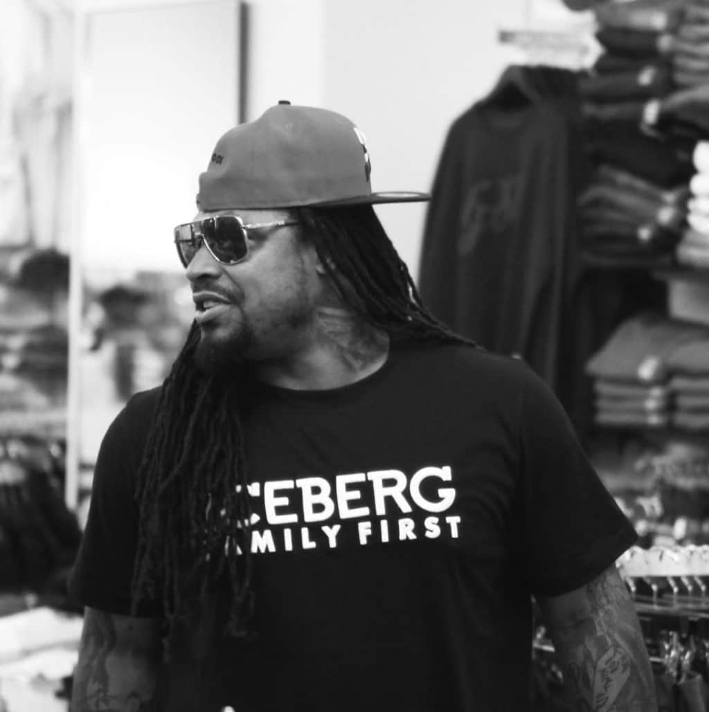 ジェームスロングのインスタグラム：「Miami with @beastmode @iceberg x @familyfirstmilano @family1stus  @neimanmarcusbalharbour Super Bowl」