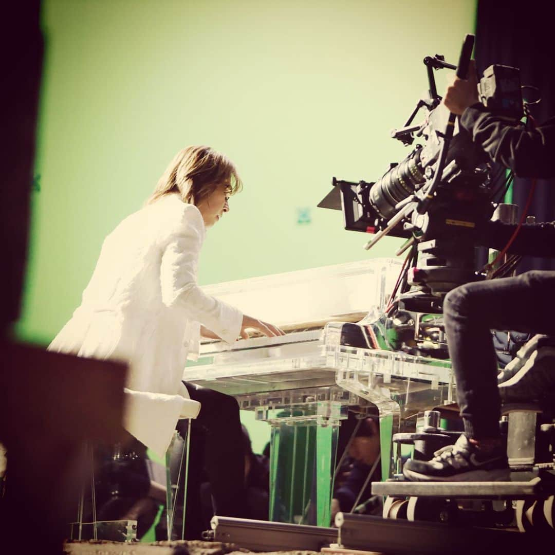 YOSHIKIさんのインスタグラム写真 - (YOSHIKIInstagram)「#suumo shooting behind the scenes. #撮影現場 "#YOSHIKI が生む強烈なイメージギャップを狙った「#スーモ」  #日経クロストレンド  https://xtrend.nikkei.com/atcl/contents/18/00143/00025/?i_cid=nbpnxr_ranking」2月1日 22時08分 - yoshikiofficial