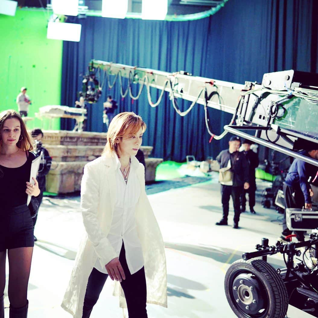 YOSHIKIさんのインスタグラム写真 - (YOSHIKIInstagram)「#suumo shooting behind the scenes. #撮影現場 "#YOSHIKI が生む強烈なイメージギャップを狙った「#スーモ」  #日経クロストレンド  https://xtrend.nikkei.com/atcl/contents/18/00143/00025/?i_cid=nbpnxr_ranking」2月1日 22時08分 - yoshikiofficial