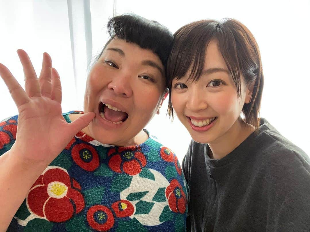 井下育恵さんのインスタグラム写真 - (井下育恵Instagram)「. ずーっと会いたかった人に、やっと会えました❣️ . . 毎週2S撮ってたのにね〜😂 なんか久しぶりすぎて笑えるね〜😂 とか話しながら📸 . . 大先輩なのに、友人のように(←)付き合ってくれるあべこさんに感謝☺️💕 . 👶は、お腹の中でいつも声を聞いていたからか あべこさんに抱かれるとニコニコしていました🐥✨」2月1日 22時09分 - ikue_inoshita