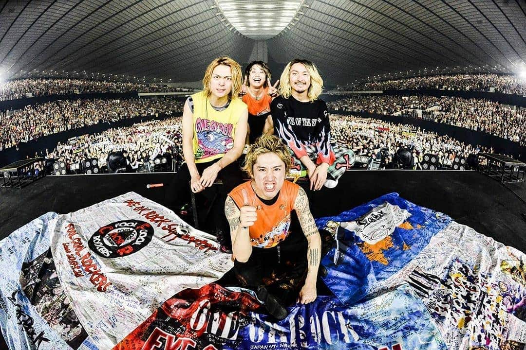 ONE OK ROCK WORLDさんのインスタグラム写真 - (ONE OK ROCK WORLDInstagram)「EYE OF THE STORM JAPAN TOUR 2019-2020 東京,代々木競技場第一体育館（2日目)  _ @10969taka はぁー。ファイナル。すごかった。ありがとう。みんな。 本当に素敵な時間だった。。。 みんなのこと誇りに思います！ @ruihashimoto  Haー.  Final show.  It was amazing.  Thank you. Everyone. It was a really great time. . . I'm so proud of everyone! @ruihashimoto  _ @toru_10969 代々木二日間ありがとう！！最高のオーディエンスに心から感謝！いやぁ〜気持ち良かった。そして身体バッキバキ。。また刺激的な時間、空間を共に創りましょう！また会える日まで！ 📸 @ruihashimoto  Thank you for two days Yoyogi! !  To the most awesome audiences, thank you from the bottom of my heart.  Damn,  it feels good. Even my body went stiff. .  Let’s have a good time together next time too! Till we meet again! 📸 @Ruihashimoto  _ @tomo_10969 代々木2日目🔥 そして今日は、ジャパンツアーのファイナルでした。  名古屋のライブは延期になってしまいましたが、、ここまで完走できたのは支えてくれたスタッフ、そしてみんなのおかげです。 北海道から沖縄まで、どこにいってもみんなの存在は本当にあたたかくて、今こうして書いていると各箇所での思い出が溢れてきます  こんなにも力強く、僕たちを支えてくれるみんなには本当に感謝しかありません  幸せだな、いい人生だなと、今回のツアーで特に感じました  ありがとう。  この気持ちを、自分の表現の仕方で、少しずつ返していきます  本当にありがとう。 また、すぐね☺️ @ruihashimoto 📸  #女の子に見えたよ　#まだむ  Yoyogi Day 2🔥 Today was the final show of Japan Tour. Even though Nagoya's live show has been postponed, it’s thanks to all the staff and everyone's support that we could make this far. From Hokkaido to Okinawa, no matter where we were, we always felt warm for everyone's presence, now as I am writing in this, I am overwhelmed by memories from each place.  To those who is supporting us so wholeheartedly I can say nothing but thank you. “I’m Happy, my life is great” was what I thought during this tour. Thank you.  I will return this feeling little by little in my own way. Thank you very much. See you soon!☺️ @ruihashimoto 📸  #女の子に見えたよ　#まだむ  _ @ryota_0809 代々木がファイナルで良かった！ ほんまに楽しかったわ！ 前半の緊張感はやばかったな〜笑 あの感じ久々やったわ。😁 今回のツアーに来てくれたみんなほんまにありがとう！！！ またみんなに会える日を楽しみにしてる！🤝 Photo by @ruihashimoto 📸  So glad that the final show was in Yoyogi! It was really fun! The tension in the first half was ridiculous ~ lol I haven't felt that for a long time. 😁 Thank you very much for coming to this tour! ! ! I'm looking forward to seeing you again! 🤝 Photo by @ruihashimoto 📸  #oneokrockofficial #10969taka #toru_10969 #tomo_10969 #ryota_0809 #fueledbyramen #eyeofthestorm #eyeofthestormjapantour20192020」2月1日 22時10分 - oneokrockworld