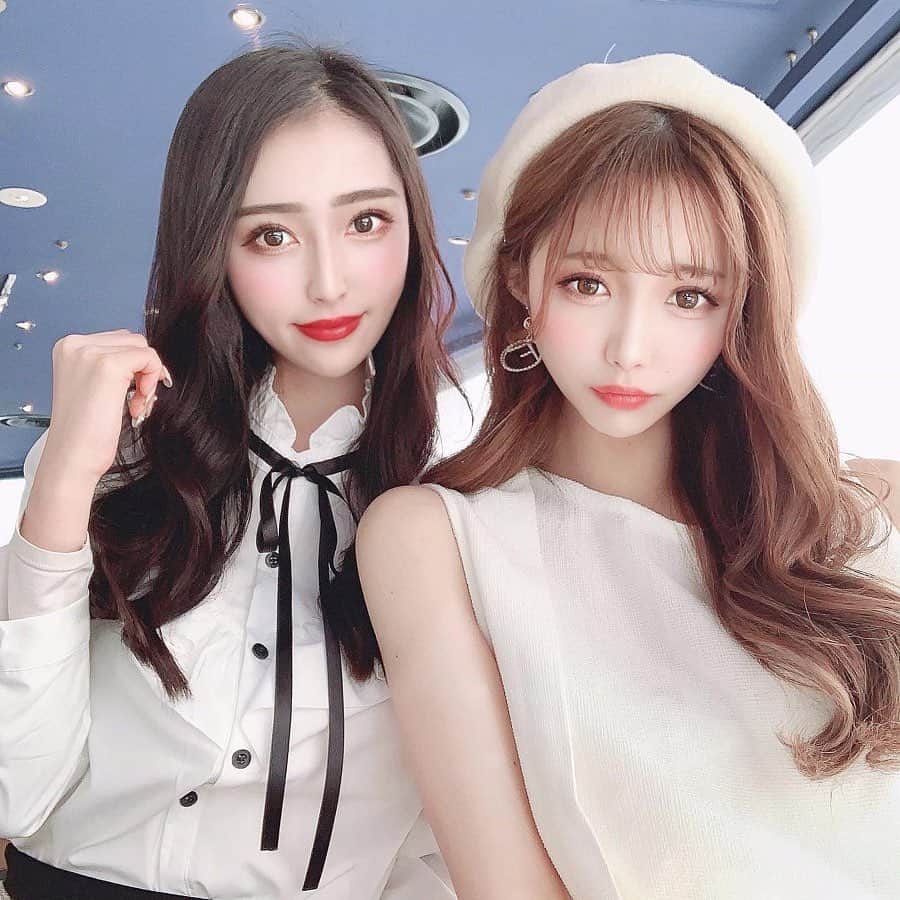 あやちゃんさんのインスタグラム写真 - (あやちゃんInstagram)「ツーショット🍒💗 久しぶりに鬼語った🥂✨ #銀座スカイラウンジ #マロンシャンテリー #銀座 #銀座カフェ #銀座グルメ #銀座ランチ #銀座スイーツ #有楽町カフェ #有楽町ランチ #交通会館スカイラウンジ #東京會舘 #カフェ巡り #アフタヌーンティー #ホワイトコーデ #ベレー帽 #チャイボーグ」2月1日 22時14分 - aya.you.love.r