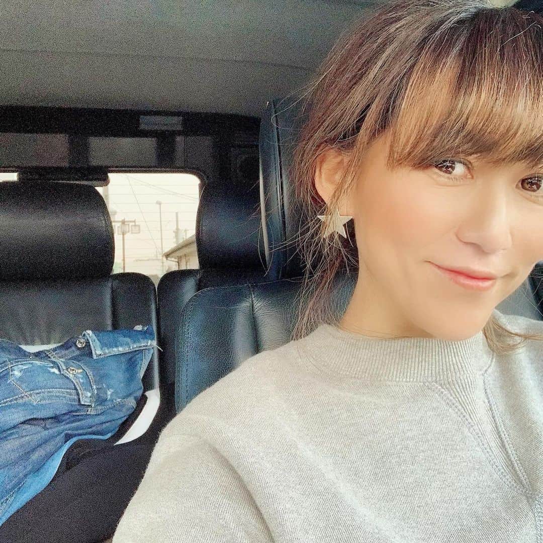 mitsuxmitsu24のインスタグラム：「We’ll pay separately 💰 * * 旦那さんといつもの花屋さんに行ったけど、 旦那さんは観葉植物、 私は切り花を買い、「会計は別々で」😂 あ、そういう感じw  切り花なんていくらもしないけどね。  いいんです。 気にしてませんから。 この前行ったお買い物でコート買ってもらったし。 全然気にしてませんw * #財布は別 #お会計も別」