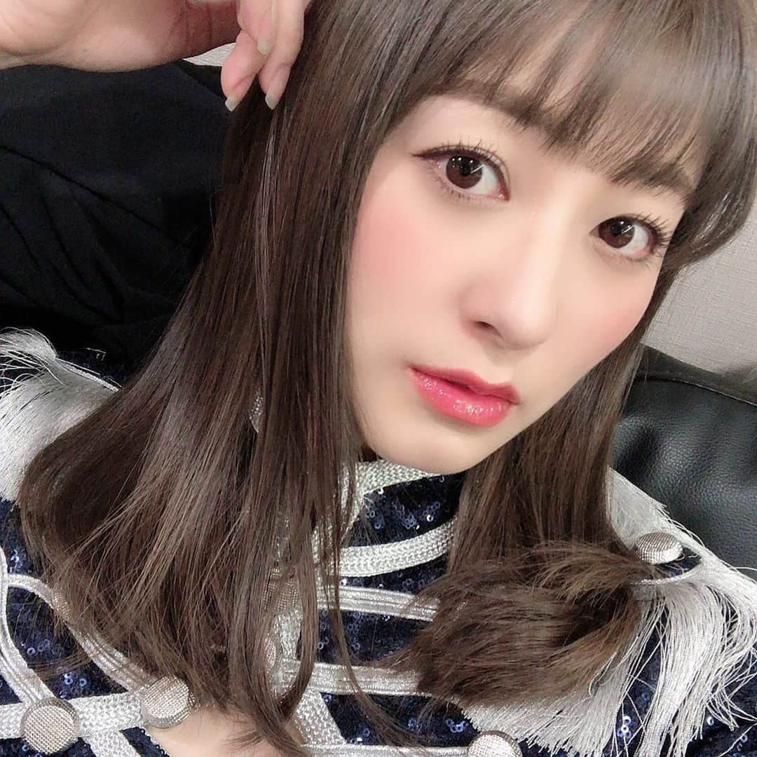 水野まいさんのインスタグラム写真 - (水野まいInstagram)「２月定期公演2部公演ありがとうございました😊💓. . . 久しぶりのガッツリ踊る2公演〜💃. . . やっぱり楽しいね🥰. みんなに逢えてお話しできるの幸せなのだぁ〜❤️ありがとう❤️. . . 今日は、７人verにリニューアルした曲を何曲かやったし、今回初めてHeyNow!!を召喚させてけいたんとちゃんころぴーと３人で歌って踊りました🥰💓. . . またいつやるかわからないけど、まだ見れてない方は次の機会にお楽しみに〜💓. . . 次のライブは空いてしまうけど、２９日に逢えるの楽しみにしてるよ🥺✨. 逢えない間寂しいけど、会えたときが嬉しいじゃないか🥰💓. それまでお互いに頑張ろうね💓. . . 今日も沢山の愛をありがとう😊💓. . . ps.皆さんご協力ありがとうございました✨. . . #アイドル #定期公演 #ワンマン #ワンマンライブ #プレディア #ありがとう #ありがとうございました #楽しい時間 #楽しすぎた #楽しい時間はあっという間 #楽しい時間をありがとう #ボブ #ボブヘアー #ボブヘア #ミディアムヘア #ミディアムボブ #ミディアム #ストレートヘア  #thankyou #thanks #thank #love #me #idol #happy #followｍe #follow #instaidol #instame #selfie」2月1日 22時34分 - predia_mizuno_mai