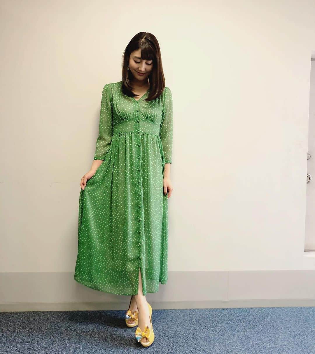 安めぐみさんのインスタグラム写真 - (安めぐみInstagram)「最近着た衣装👗 #lounie  パンプス　#dianashoes」2月1日 22時30分 - yasu_megumi_official