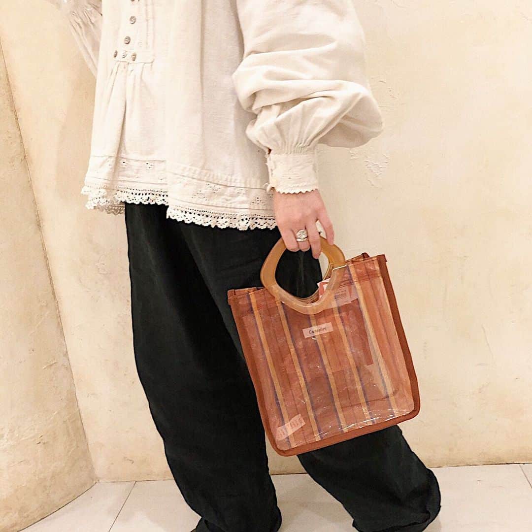 オーバーライドさんのインスタグラム写真 - (オーバーライドInstagram)「⚪︎ 【new arrival】 ・ 新作bagが入荷しています。 カラフルなチュール生地で透け感がカワイイ。 3カラー展開。 ・ タイダイチュールミニトート ¥4,500+tax ・ ・ #カオリノモリ #kaorinomori #bag #キャセリーニ #casselini #バッグ #ミニトート #チュールバッグ #春カラー」2月1日 22時32分 - kaorinomori_official