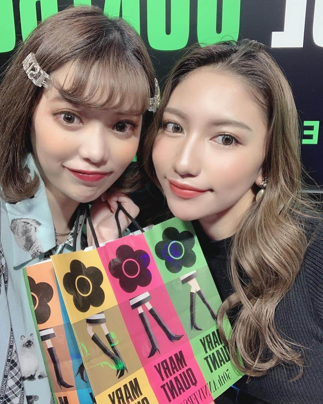 林田沙綾さんのインスタグラム写真 - (林田沙綾Instagram)「♡ @maryquant_official の シャドーリニューアルイベントにいってきたよ❤︎ 全カラーで120色もあって自分でセレクトしてパレットに入れられるから嬉しいよね🍓 最近顔の浮腫がすごいから また　@qpu_omotesando に通い始めたよ！ 一回いくだけで本当に効果でるから嬉しい😭✨ ： #maryquant#eyeopener #mqevents #colourfuljukebox #マリクア#cosme」2月1日 22時41分 - saaya.xoxo
