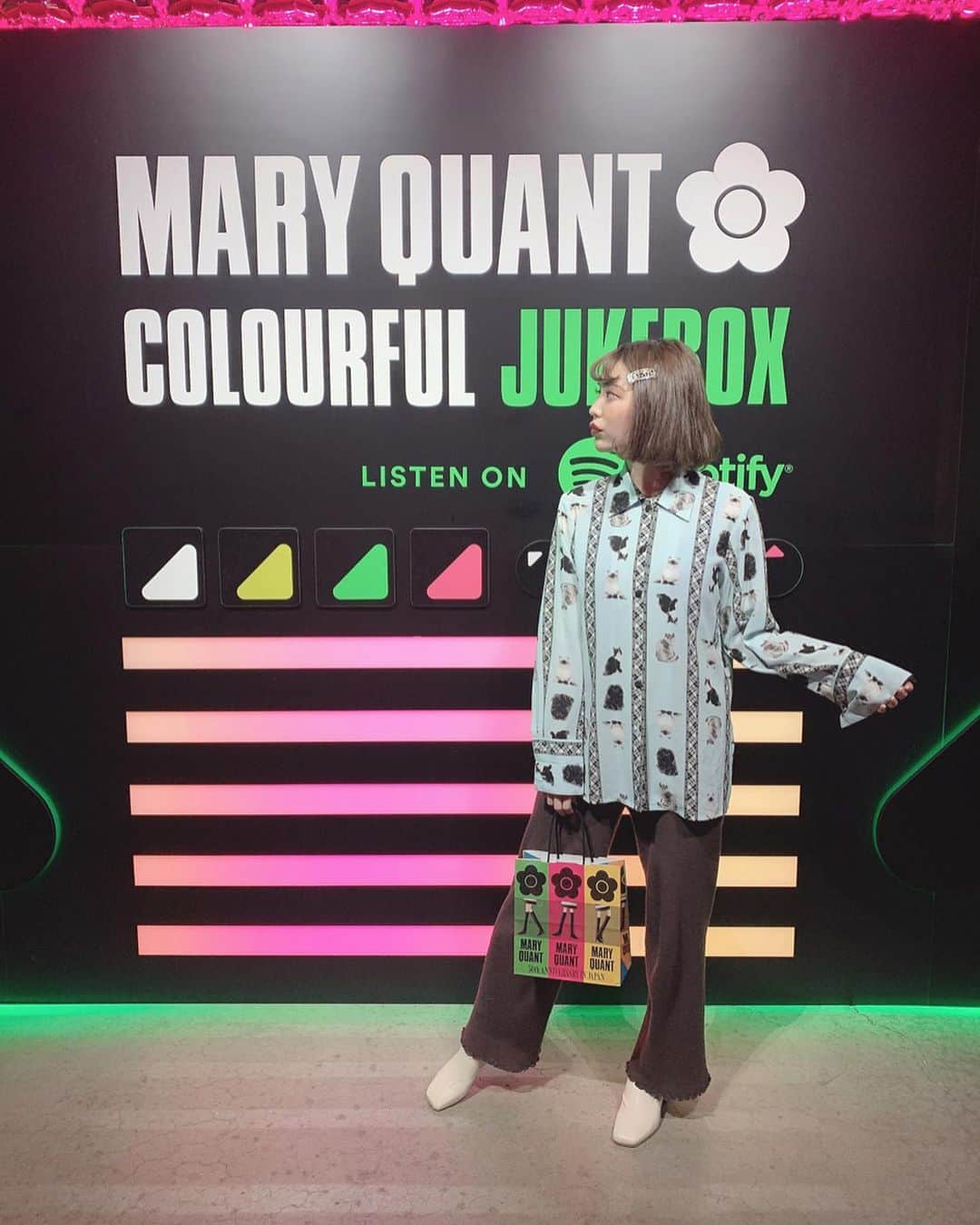 林田沙綾さんのインスタグラム写真 - (林田沙綾Instagram)「♡ @maryquant_official の シャドーリニューアルイベントにいってきたよ❤︎ 全カラーで120色もあって自分でセレクトしてパレットに入れられるから嬉しいよね🍓 最近顔の浮腫がすごいから また　@qpu_omotesando に通い始めたよ！ 一回いくだけで本当に効果でるから嬉しい😭✨ ： #maryquant#eyeopener #mqevents #colourfuljukebox #マリクア#cosme」2月1日 22時41分 - saaya.xoxo