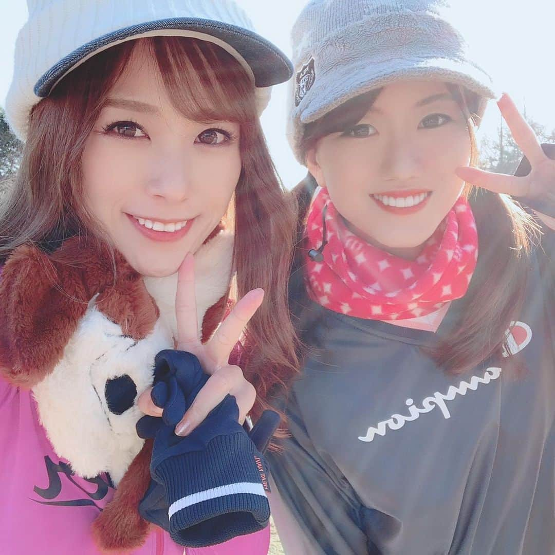 にゃんさんゴルフさんのインスタグラム写真 - (にゃんさんゴルフInstagram)「. . こないだのゴルフ🏌️‍♀️⛳️ 丸の内🏌️‍♀️ . この日は雪じゃなくて あったかくて良かった〜🤣笑 むしろ15度くらいあって 暑かった！！🌞 . . チャンピオンの シャカシャカウェアだよ🙆‍♀️ @champion_japan . #丸の内ゴルフ倶楽部#千葉#千葉ゴルフ#チャンピオン#チャンピオンゴルフ #冬ゴルフウェア#ゴルフ女子#ツインテール#golfgirl#championgolf#bridgestonegolf#bridgestone#ladiesgolf#golfhotties#golfbabes #golflife #golfstagram #japanesegirl #lovegolf  #golfer #instagolf #lemon#スポーツ女子 #골프 #모델 #한국#高尔夫球」2月1日 22時49分 - miiiii0228