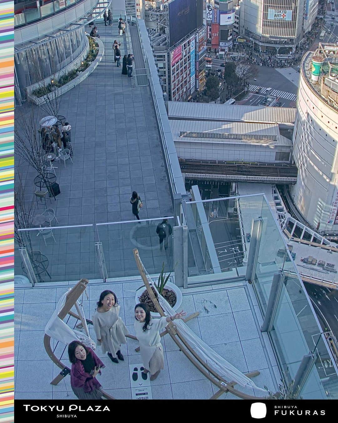 日下裕江さんのインスタグラム写真 - (日下裕江Instagram)「快晴で最高に良い天気の時に セラヴィ来れて良かった💓  真っ青な青空で気持ち良いし、 東京の街並みがずっと向こうまで見渡せて最高のロケーション✨  スクランブルスクエアが無かったらもっと景観が良かったんだろうけども。笑  360度の景観は スクランブルスクエアで見るとして…  日本にもルーフトップレストランが増えて嬉しい☺️✨ 今アジアは沢山素敵なルーフトップBARやレストランあるから、日本も負けずに沢山作って欲しい💓  本当は360度景観のルーフトップレストランが出来たら良いのにな〜  と思ったら、 日本は自殺防止の為に そういうルーフトップレストランとか作れないんだってさ。。。 でも、セラヴィは十分素敵✨ これから暖かくなる時期が楽しみだな♪  早く春よ来〜い🌸  #celavitokyo #celavi #rooftop #rooftopbar #rooftopcafe #rooftoprestaurant #skybar #skyrestaurant #niceview #セラヴィ #セラヴィ東京 #ルーフトップ #ルーフトップバー #ルーフトップレストラン #スカイバー #スカイレストラン #最高のロケーション #outfitoftheday #outfit #ootd #fashion #fashionista #trend #ファッションコーデ」2月1日 22時53分 - hiroe___h