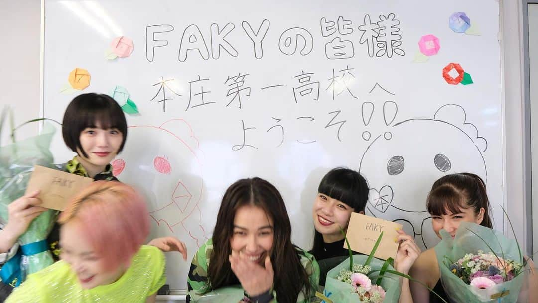 FAKYさんのインスタグラム写真 - (FAKYInstagram)「本庄第一高校の皆様素敵な時間をありがとうございました！ またSUGA SWEETで一緒にタオル回してください✨  #高校生 #FAKY #Akina #Hina #Mikako #Taki #Lil'Fang #オフショット  @akina_faky @hina_faky @mikako_faky @taki_faky @lilfang_faky」2月1日 22時58分 - fakyjp