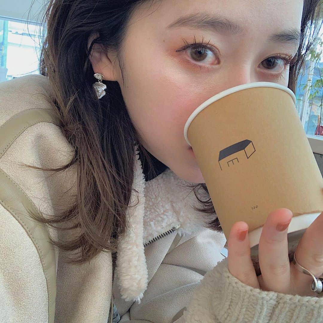 吉河唯さんのインスタグラム写真 - (吉河唯Instagram)「仕事以外で渡韓、約5,6年ぶり〜〜！ 寒くなくて良かった ◎( マスクは常備してました ) お仕事だとぜ〜んぜん行く時間ないけど、韓国のカフェって可愛いしコーヒー超おいしいね、、、泣いた、、、 〜・〜・〜・〜・〜・〜・〜・〜・〜・〜・〜 #korea#koreancafe#koreatrip#koreatown #韓国#韓国カフェ#韓国旅行#延南洞」2月1日 23時02分 - yui_yoshikawa