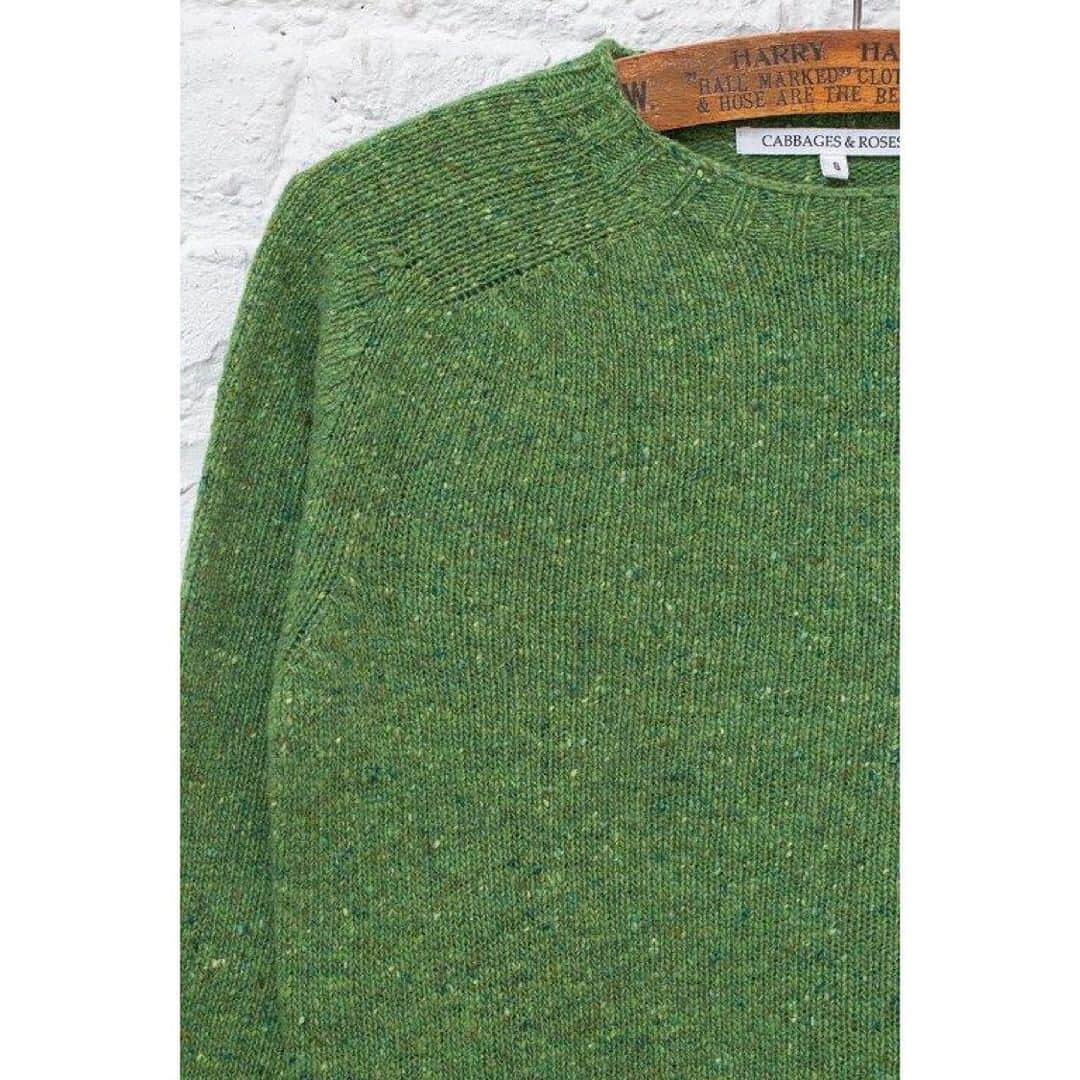 キャベジズ&ローゼズのインスタグラム：「Cheerful colours freshly delivered. Shop the Freya sweater and Splendid cardigan online now. @cabbagesandroses_shop @christina_strutt #scottishknitwear #springfashion #springgreen #madeinlimitednumbers #limitededition #cabbagesandroses #locallymade #shoplocal #twinset #colourpop #colour」