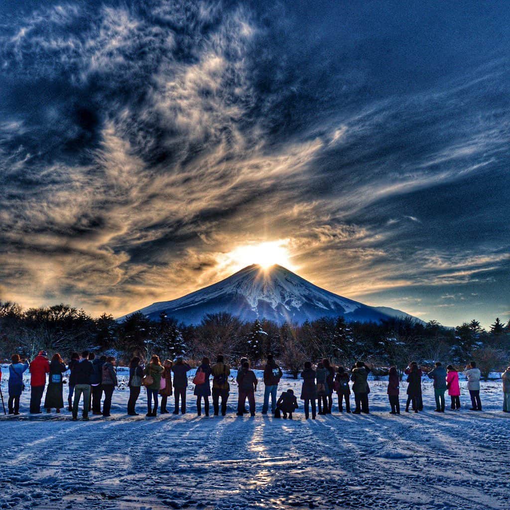 phantastic420のインスタグラム：「. 🤩🤩“Shizuoka” prefecture in Japan is a place where you can see the most “phantastic” Mt. Fuji🗻 in the world.🤩 #富士山 #mtfuji #japan #shizuoka #fujinomiya  #phantastic420photography #mostphantasticmtfuji #selamatpagi  #goodmorning  #おはようございます 😇😇😇😇😇😇😇🗻😇😇😇😇 2014年の元写真を引っ張り出したいところですが、そんな面倒くさいことを自分がやる訳もなく🤣何故かiPhoneに残っていたどういうタイミングのデータかわからない⬜︎写真を2020ver.にしてみました🤣あまり変わらないかぁ🤣昔はこんな写真を一生懸命撮ってたなぁ〜🤣 #gooutcampエンジョイ #goj2020参加 @goout_camp 🤩GOOUTJUMBOREE行きたいよ〜🙏」
