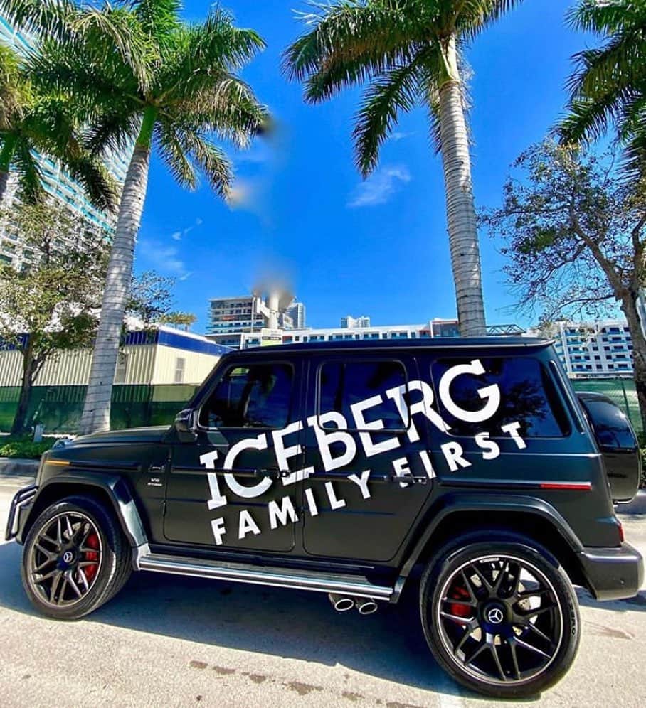 ジェームスロングのインスタグラム：「Welcome to Miami @iceberg x @familyfirstmilano @neimanmarcusbalharbour」
