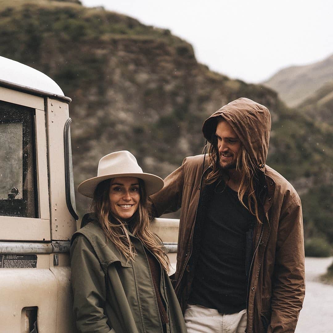 のインスタグラム：「COMPETITION CLOSED. Congratulations to our winner, Stephanie Cini! || Make this your next adventure's look. Don't miss your chance to win a @drizabone X @willandbear prize pack valued at $1000! Watch the video from our latest NZ trip and enter via steps through link in bio. Competition entries close 11:59 AEDT tonight (Sunday 2nd February).」