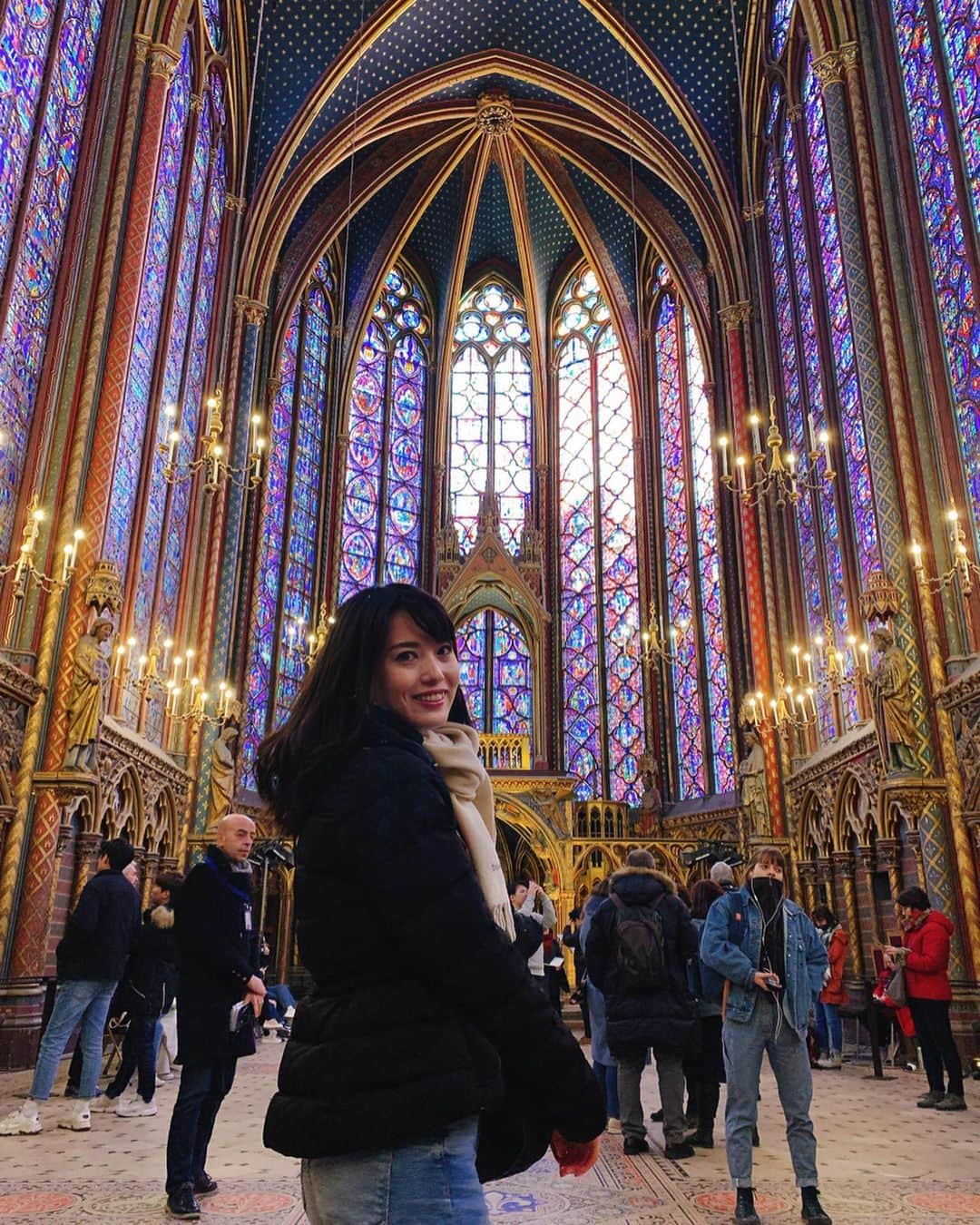 早川茉希さんのインスタグラム写真 - (早川茉希Instagram)「📍Sainte Chapelle ⛪️ ・ ノートルダム大聖堂近くにある #サントシャペル ✨✨ 聖書の場面を描いた パリ最古のステンドグラスが圧巻‼️ 本当に美しくてため息が出ました😫💓 ・ 火災から４カ月ほど経った #ノートルダム大聖堂 の様子も見てきました。 ニュースを知った時は心が痛んだ😢  ボンマルシェで#ボルディエバター をゲットし ギャラリーラファイエットで 飛行機の時間までお買い物🛍  ソルド期間のパリは特にお買い物が楽しい！ majeのセールで夏物を👗 Monclerでショートダウンを購入できました💕 Monclerはセールしてなかったけど、 日本の価格の半額でした👍🏻 ・ 長らく旅行記にお付き合いいただき ありがとうございました〜🙈🙇‍♀️ ・ #paris #saintechapelle #france #lovetravel #パリ #パリ観光 #ボンマルシェ #ギャラリーラファイエット #パリソルド #お買い物天国 #フランス #モンクレール #タビジョ #tabijyo #tabippo #旅行好きな人と繋がりたい #旅行記 #完✨」2月2日 10時46分 - maki_hayakawa