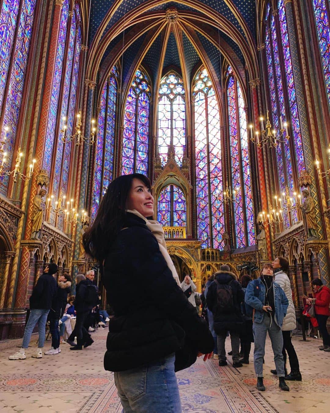 早川茉希さんのインスタグラム写真 - (早川茉希Instagram)「📍Sainte Chapelle ⛪️ ・ ノートルダム大聖堂近くにある #サントシャペル ✨✨ 聖書の場面を描いた パリ最古のステンドグラスが圧巻‼️ 本当に美しくてため息が出ました😫💓 ・ 火災から４カ月ほど経った #ノートルダム大聖堂 の様子も見てきました。 ニュースを知った時は心が痛んだ😢  ボンマルシェで#ボルディエバター をゲットし ギャラリーラファイエットで 飛行機の時間までお買い物🛍  ソルド期間のパリは特にお買い物が楽しい！ majeのセールで夏物を👗 Monclerでショートダウンを購入できました💕 Monclerはセールしてなかったけど、 日本の価格の半額でした👍🏻 ・ 長らく旅行記にお付き合いいただき ありがとうございました〜🙈🙇‍♀️ ・ #paris #saintechapelle #france #lovetravel #パリ #パリ観光 #ボンマルシェ #ギャラリーラファイエット #パリソルド #お買い物天国 #フランス #モンクレール #タビジョ #tabijyo #tabippo #旅行好きな人と繋がりたい #旅行記 #完✨」2月2日 10時46分 - maki_hayakawa