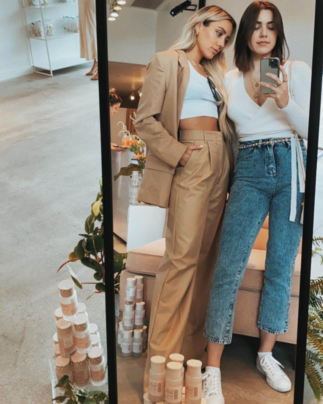 Camden Scottのインスタグラム：「Forever each other’s +1 👩🏼‍🤝‍👩🏻」