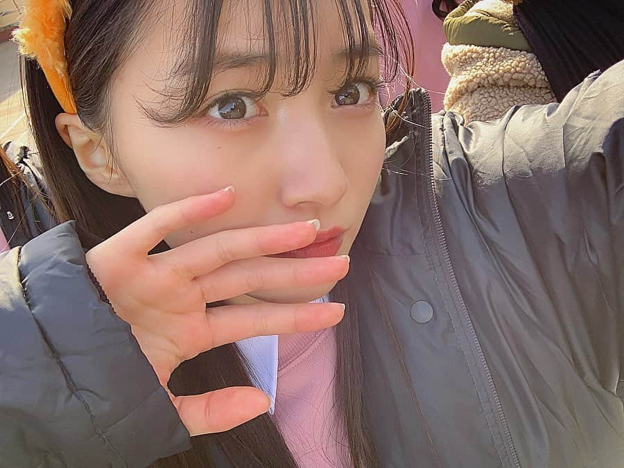 山本彩加さんのインスタグラム写真 - (山本彩加Instagram)「﻿ ﻿ USJさんのCMに出演させていただいています🥺❣️﻿ ﻿ ﻿ ﻿ オフショットを🎞♡﻿ ﻿ ﻿ ﻿ ﻿ ほんとに嬉しいです！﻿ WebCMだけでなく、TVCMも📺😳✨✨﻿ ﻿ ぜひ、見つけてくださいね👀❤️﻿ ﻿ ﻿ ﻿ ﻿ ﻿ #usj #ユニバーサルスタジオジャパン　#ユニバ　#ユニ春　#青春　#卒業　#エモい　#泣ける　#オフショット」2月2日 9時29分 - ayaka48_yanyan