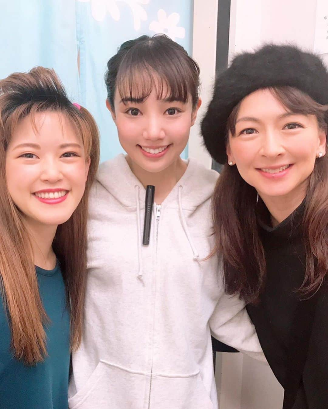 咲妃みゆさんのインスタグラム写真 - (咲妃みゆInstagram)「おはようございます😊﻿ 今朝も素敵なお客様方のご紹介を…😌﻿ ﻿ #実咲凜音 さん✨﻿ 尊敬する歌劇団の先輩です💕いつも明るいエネルギーで周囲を照らしてくださる太陽のようなお方…‼️お久しぶりにお会い出来て、今回もみりおんさんから沢山パワーを頂きました☺️☀️﻿ ﻿ #城田優 さん✨﻿ 幅広くご活躍なさっている、言わずと知れた多芸多才な城田さん🌟真っ直ぐなお心で物語をご覧くださったのだなぁと感じられるお言葉を伺えて、とても嬉しかったです🥺🍀﻿ ﻿ #吉沢梨絵 さん✨﻿ 数年前のコンサートでご一緒させて頂いて以来の再会に心躍りましたーーー😍梨絵さんのソウルフルな歌声の素晴らしさといったらもう…😭💕私も虜の一人です！！！﻿ 和子役の#北川理恵 ちゃんも一緒に📷🎵﻿ ﻿ #栗山絵美 さん✨﻿ お会いした瞬間に、不思議といつも条件反射で抱きつきたくなる方、、それが絵美さん😆❤️もうすぐ「NEWSIES」で再共演させて頂きます！とっっても嬉しいです‼️﻿ ﻿ ﻿ いよいよ東京公演の千穐楽。﻿ 内心様々な想いが駆け巡っていますが、、、とにかく私情は一旦仕舞い込み、この物語を大切にお届けしたいです😌﻿ ﻿ #シャボン玉とんだ宇宙までとんだ﻿ ﻿ ﻿」2月2日 9時37分 - miyusakihi