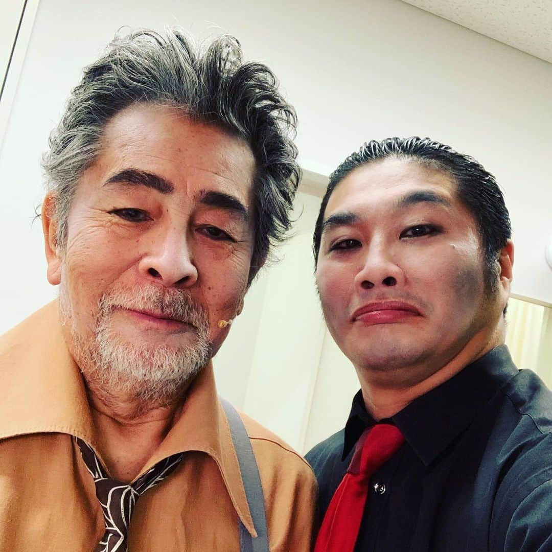 松尾諭のインスタグラム：「ドッグスバローの旦那！ とにかく気さくで優しい一行さんとまたご一緒できて光栄でした。実はひよっこの時とのギャップがありすぎて最初はやりづらかったけど、今ではすっかり悪態つくのが癖になっちまいましたぜ、旦那！！ #古谷一行  #ひよっこ  #アルトゥロウイの興隆」