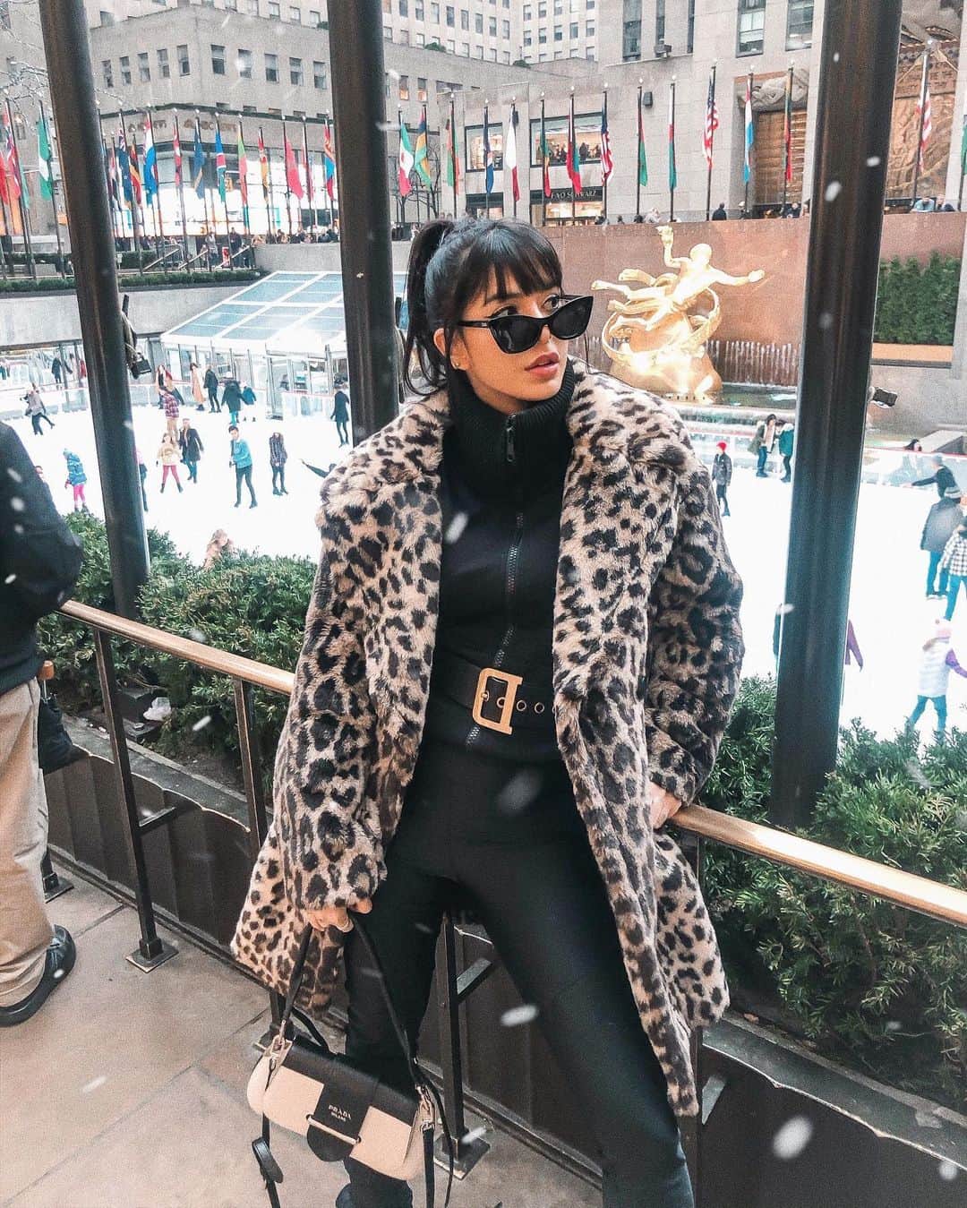 Gabriela Salesのインスタグラム：「Poxa neve! Dei sorte 👀👀👀👀👀👀👀👀👀👀👀👀👀👀👀👀👀👀👀👀👀👀👀👀👀👀🙊 #rmemny」
