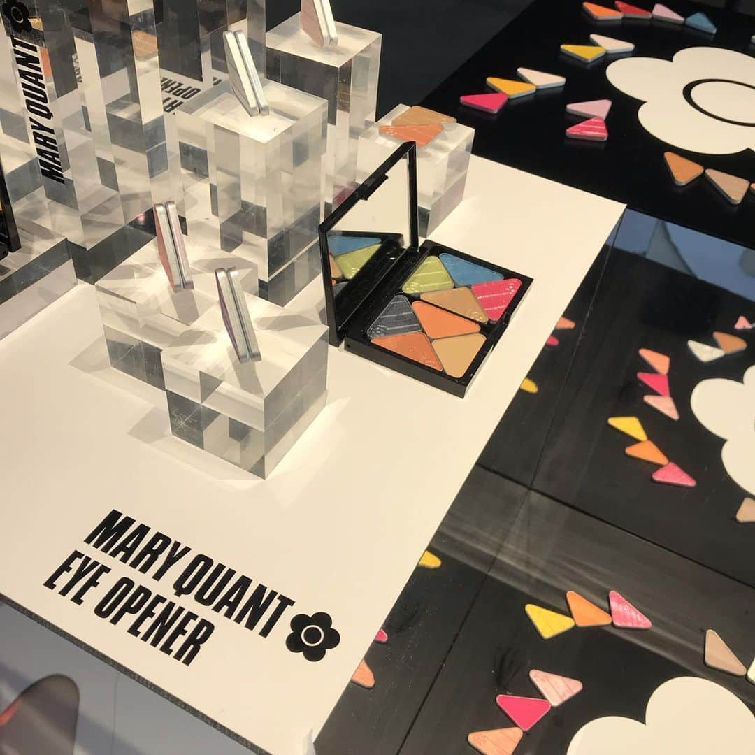 MARY QUANT officialさんのインスタグラム写真 - (MARY QUANT officialInstagram)「2月2日、本日も アイオープナー発売記念イベント開催！ 11時から19時となります - アイシャドウやアイスが ゲットできるかも - お天気にも恵まれました☀️ - 場所は 東京シェアグリーン南青山 @share_green_minamiaoyama - ぜひお越しください💕 - #maryquant  #mqevent #COLOURFULJUKEBOX」2月2日 10時28分 - maryquant_official