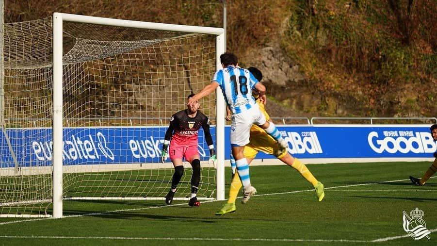 レアル・ソシエダさんのインスタグラム写真 - (レアル・ソシエダInstagram)「⚽️ Sanse 3-1 @c.d_izarra • AUPA SANSE!!! 💙⚪️ • #Zubieta #AurreraReala」2月2日 2時09分 - realsociedad