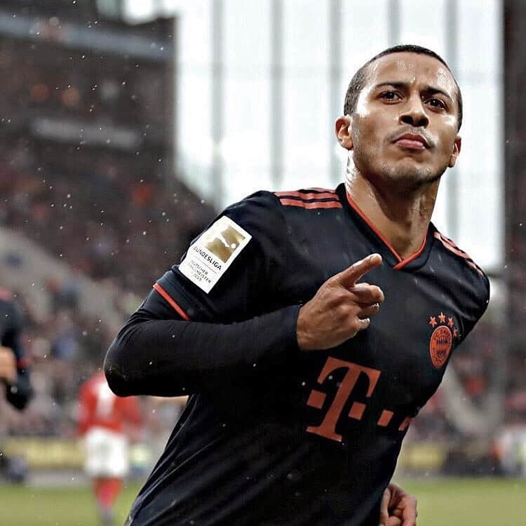 ティアゴ・アルカンタラのインスタグラム：「just enjoy the moment! 🤪⚽️⚽️⚽️ #MiaSanMia @fcbayern」