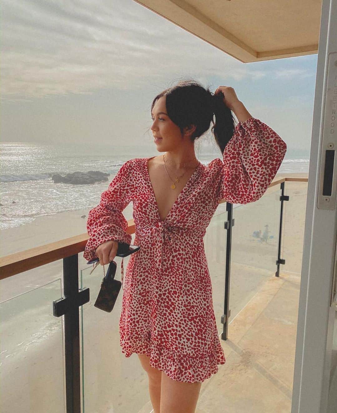 ブルーライフのインスタグラム：「the perfect vday dress ❤️ exclusively available @shopplanetblue 🤍」