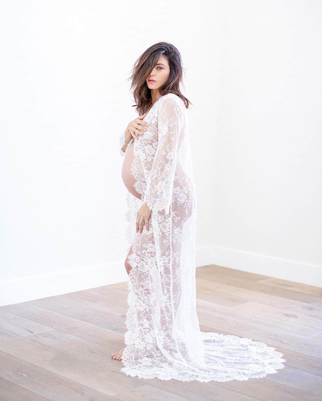 Just Jaredさんのインスタグラム写真 - (Just JaredInstagram)「@jennadewan looks gorgeous in this stunning new pregnancy shoot that was photographed by @elizabethmessina! #JennaDewan Photos: Elizabeth Messina」2月2日 2時42分 - justjared