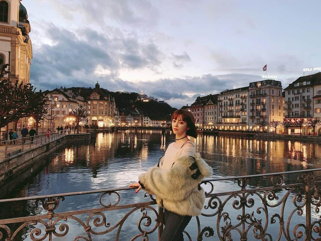 のインスタグラム：「中世の街並み…  #ルッツェルン　#luzern #🏰　#Swiss #🇨🇭#moeco #松下萌子」